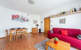 Cozy Apt - Private Parking & Terrace